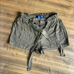 Francesca's Collections Green Shorts Relaxed Fit
